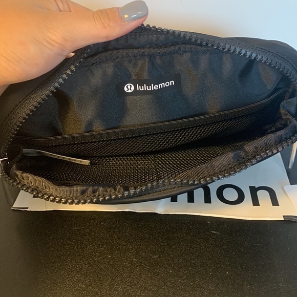 NWT LULULEMON EVERYWHERE BELT BAG LARGE BLACK - Picture 5 of 5